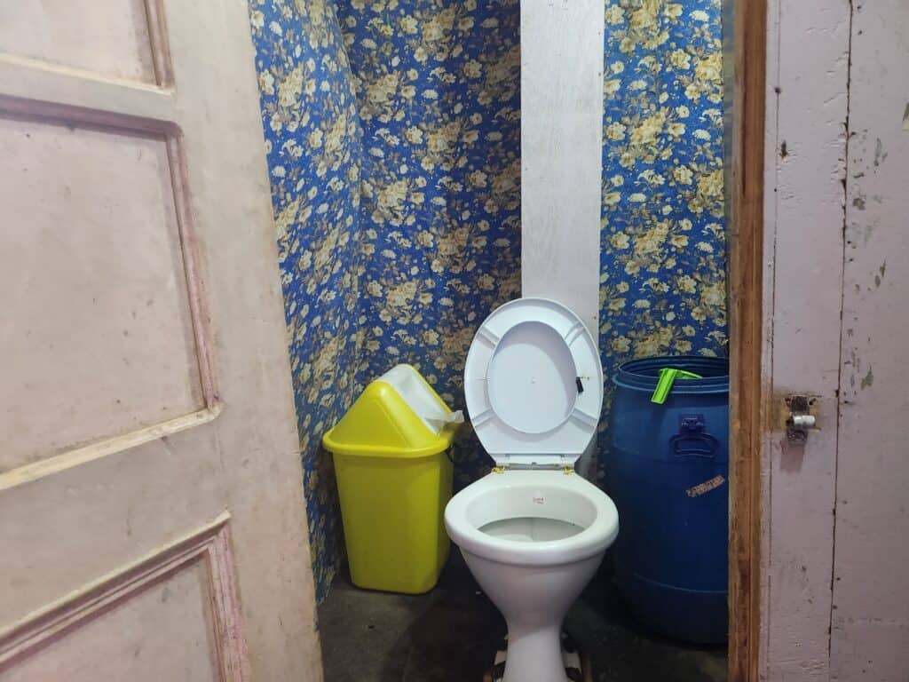 Teahouse accommodation toilet on the way to ebc