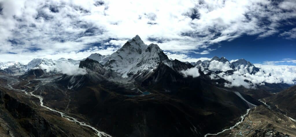 the ultimate guide to everest base camp trek for beginners